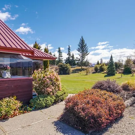 Mountain Majesty On Orchard-Wanaka Holiday Home